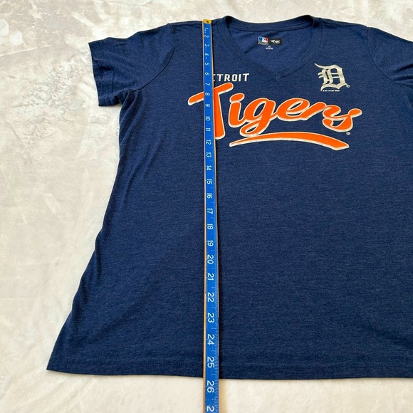 Detroit Tigers V-Neck T-Shirt - Picture 7 of 7